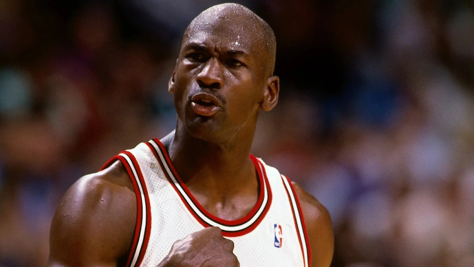 邁克·蒂里科 (Mike Tirico) 為查爾斯·巴克利 (Charles Barkley) 抨擊傳奇人物後如何利用邁克爾​​·喬丹 (Michael Jordan) 的“光環”回歸 NBA 進行辯護