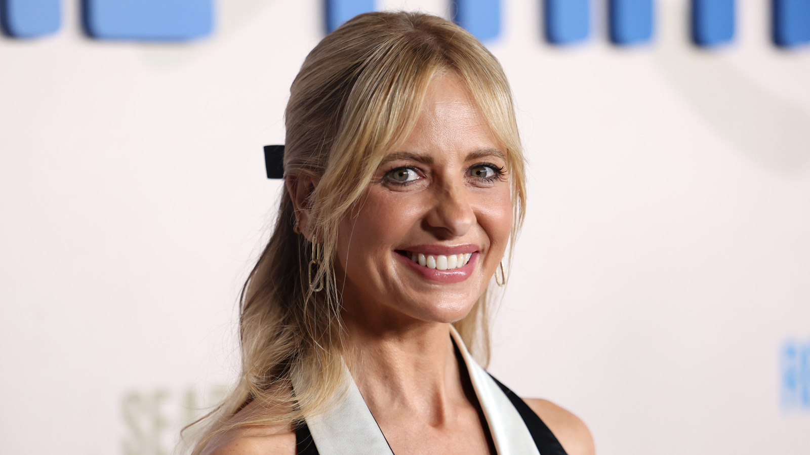 莎拉米歇爾蓋拉 (Sarah Michelle Gellar) 7 套秀出美腿的絕佳造型