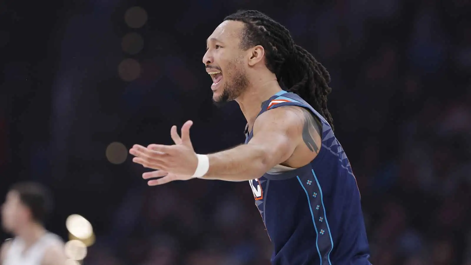 Jaylin Williams elected to post after Nikola Jokic battle