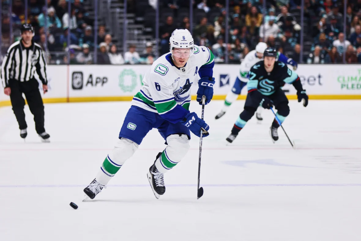 温哥华加人队 (Vancouver Canucks) 在埃伯勒 (Eberle) 逆转比赛后以 5-1 负于 Kraken
