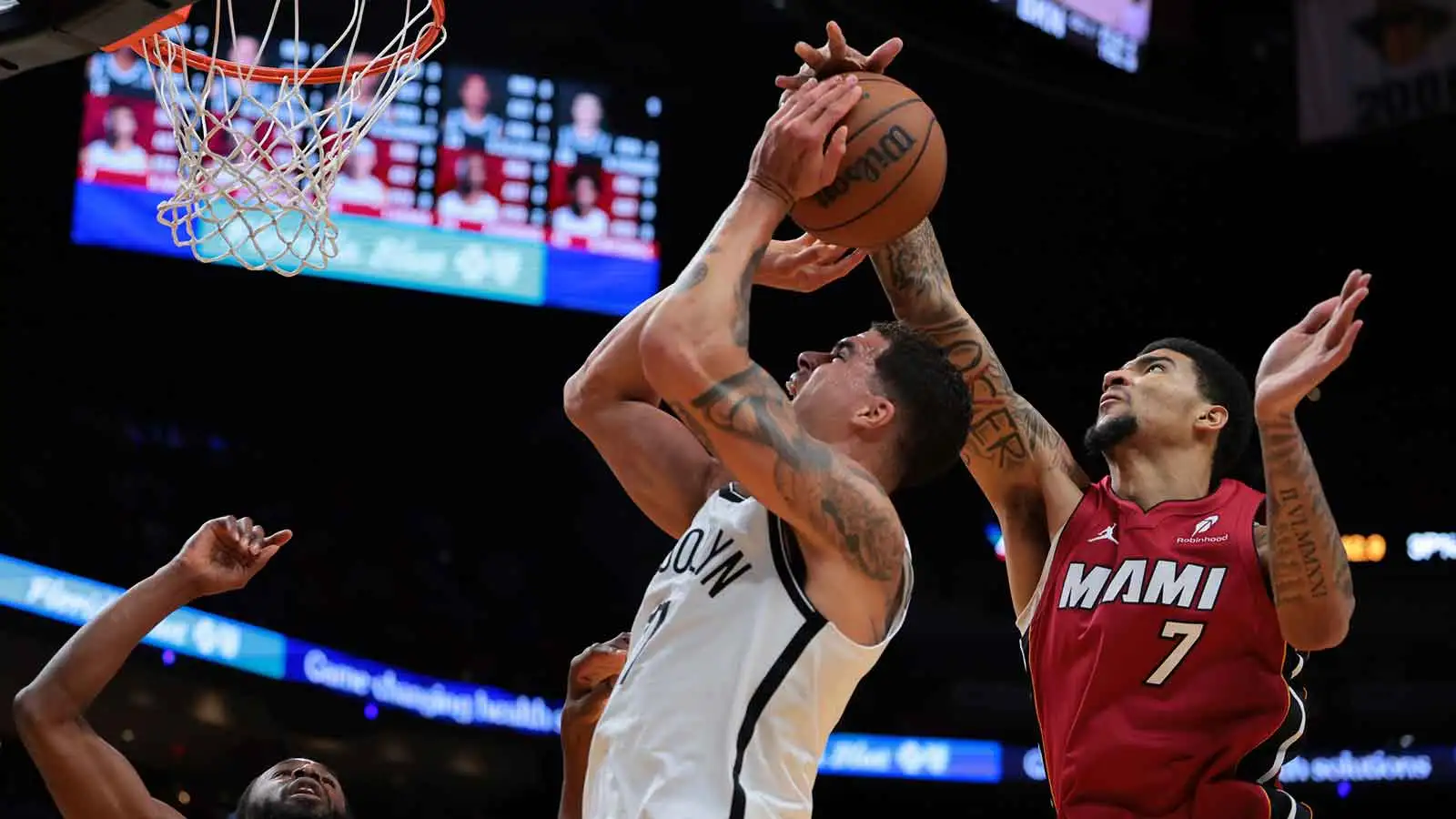 凯尔·韦尔以压倒性优势战胜篮网队，创造了不可思议的 NBA 历史