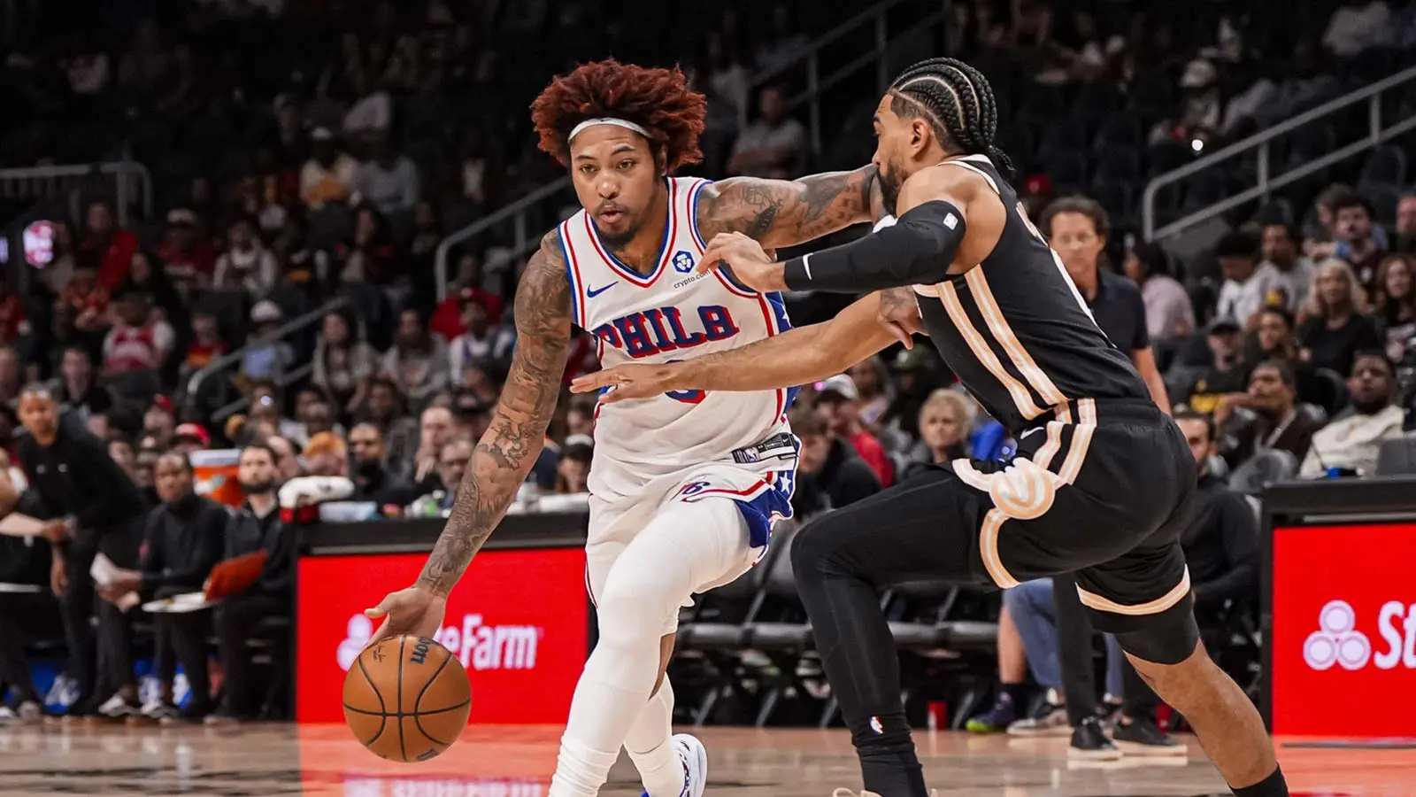 Kelly Oubre reacts to Tyrese Maxey’s injury