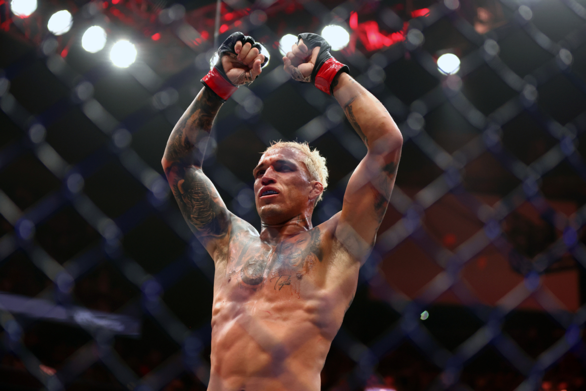 查尔斯·奥利维拉 (Charles Oliveira) 在 UFC 326 获胜后重返前十