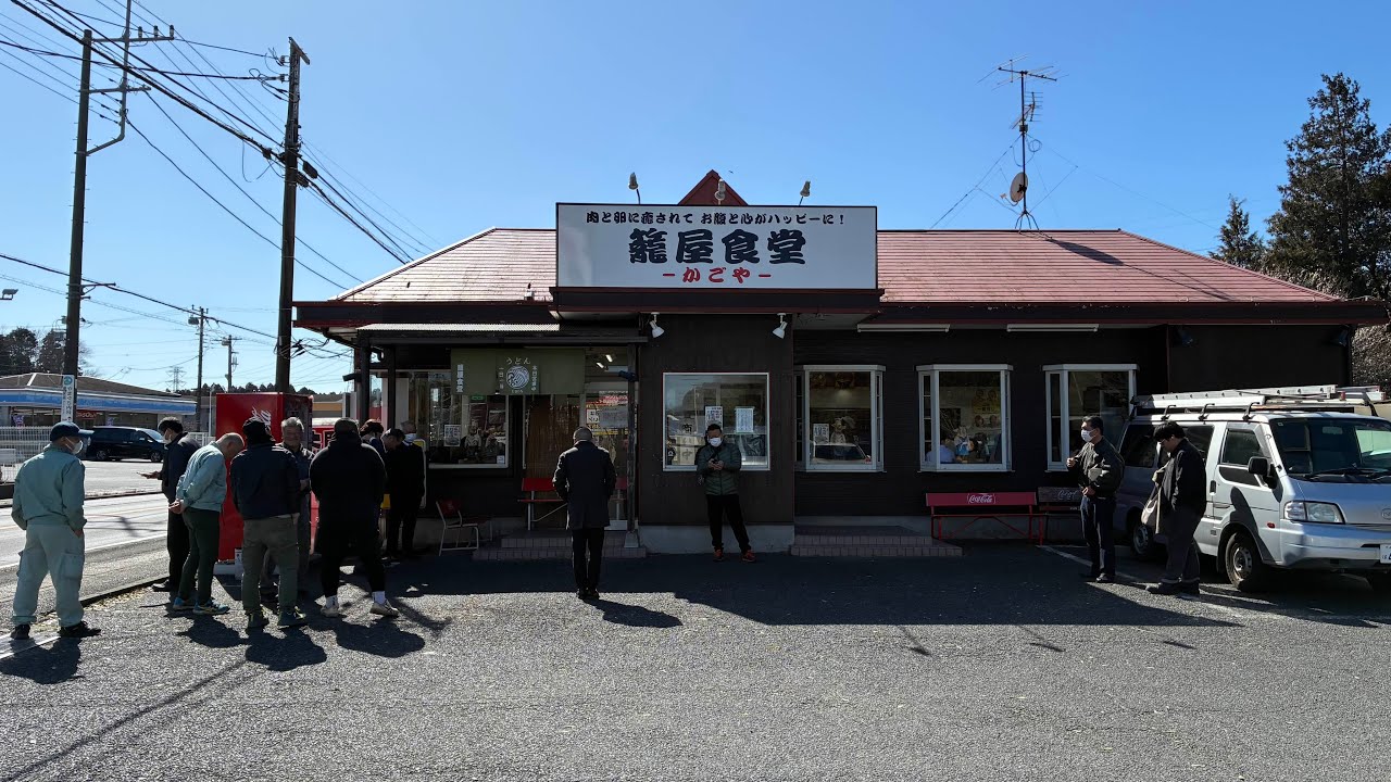 Insane line of 20+ people for giant fried chicken ramen – Noodles trip in Japan-20+ Person Line for Giant Fried Chicken Ramen: Japan Noodle Trip