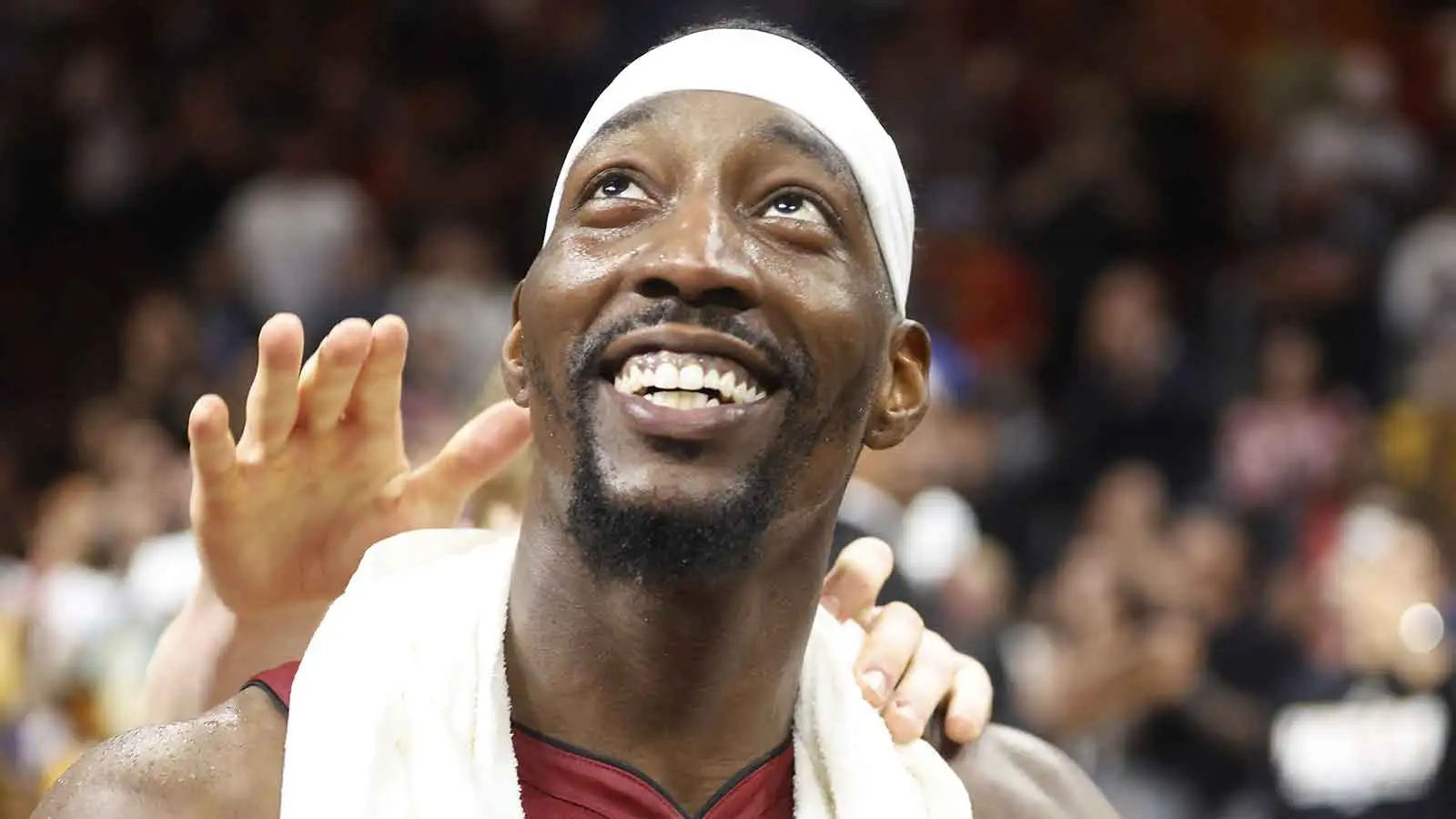 巴姆·阿德巴约 (Bam Adebayo) 在拿下 83 分后与埃里克·斯波尔斯特拉 (Erik Spoelstra) 分享令人难以置信的时刻