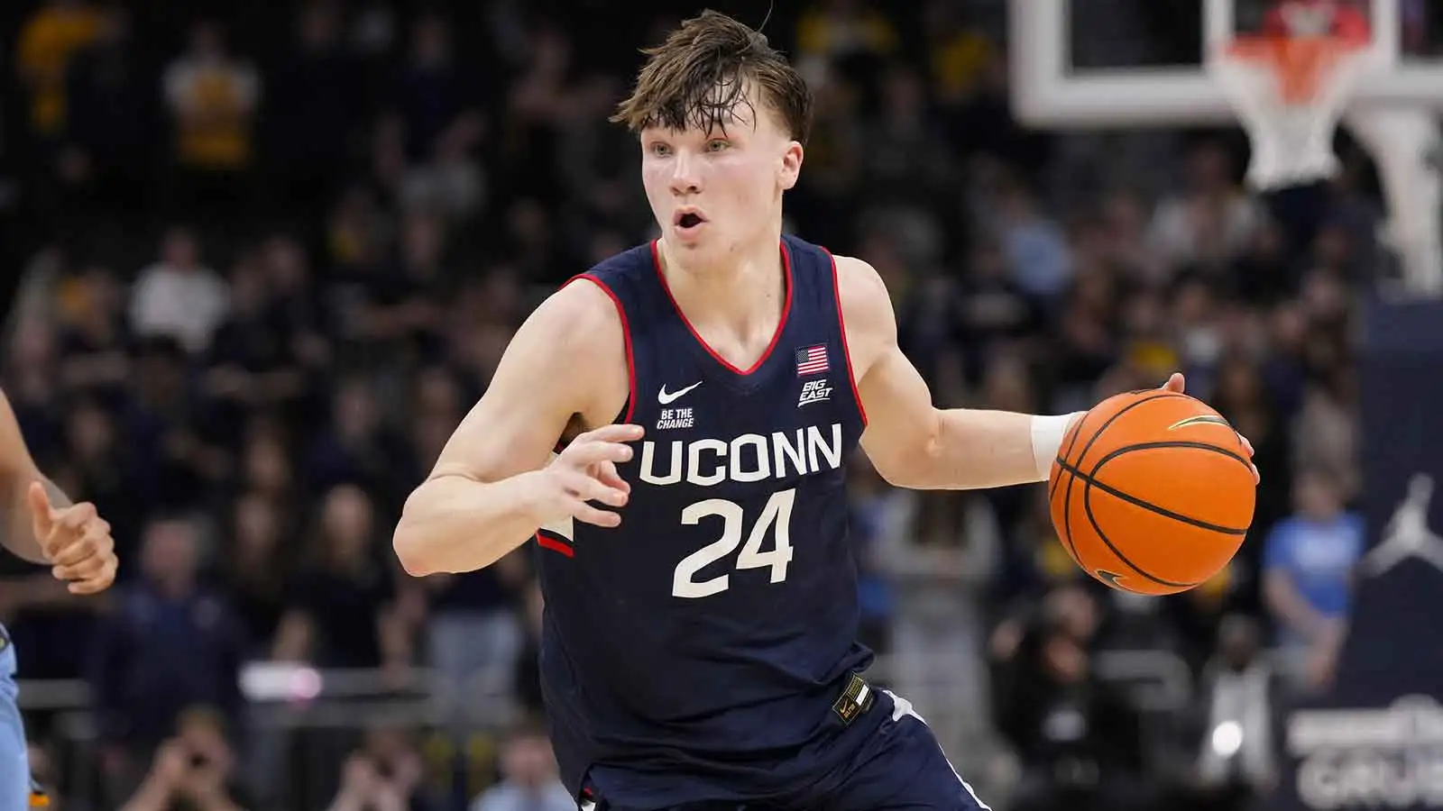 ESPN 在新的模拟选秀抽签中将康涅狄格大学明星奖给了勇士队
