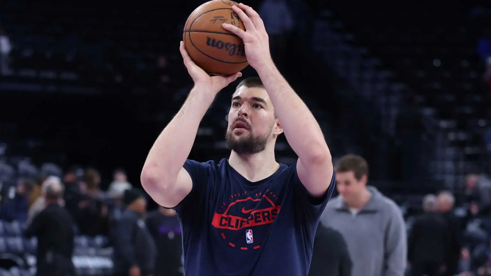 伊维卡·祖巴茨（Ivica Zubac）因伤病报告升级，可能在对阵太阳队的比赛中首次亮相