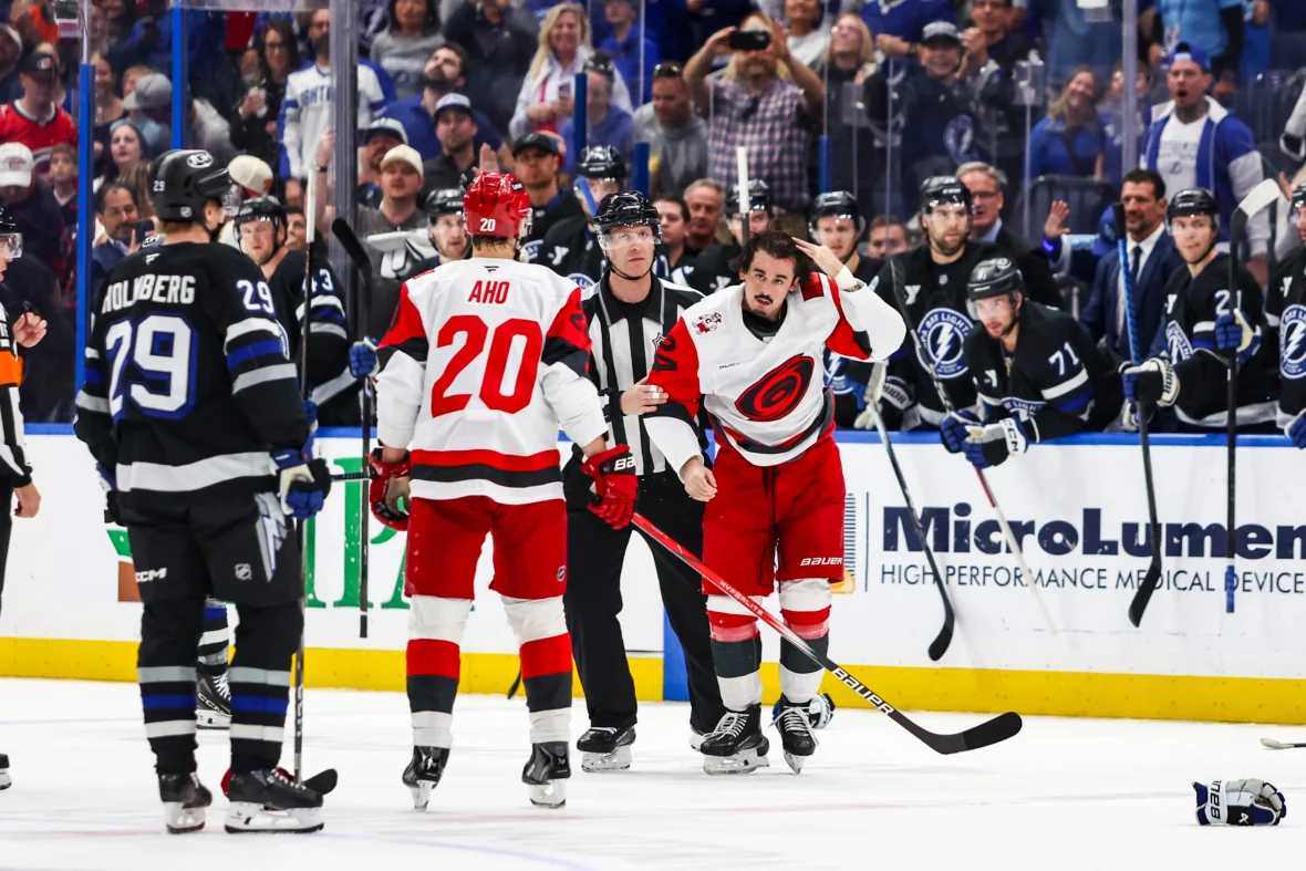 Jarvis records first NHL fight vs. Lightning Girgensons