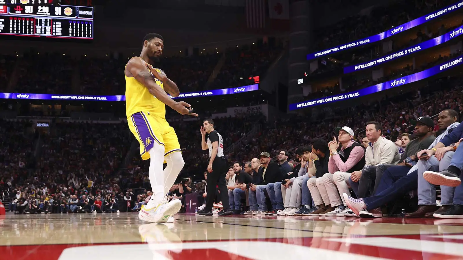 马库斯·斯马特（Marcus Smart）对仇恨者“谈论洛杉矶”的言论停止了麦克风