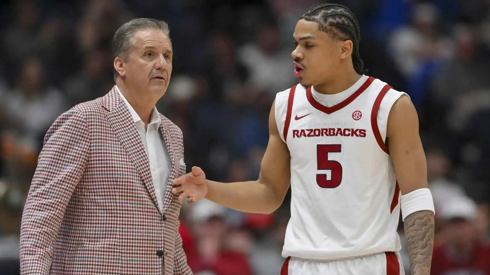 約翰·卡利帕里 (John Calipari) 放棄小達柳斯·阿卡夫 (Darius Acuff Jr.) 向 NBA 球隊發出嚴厲警告。