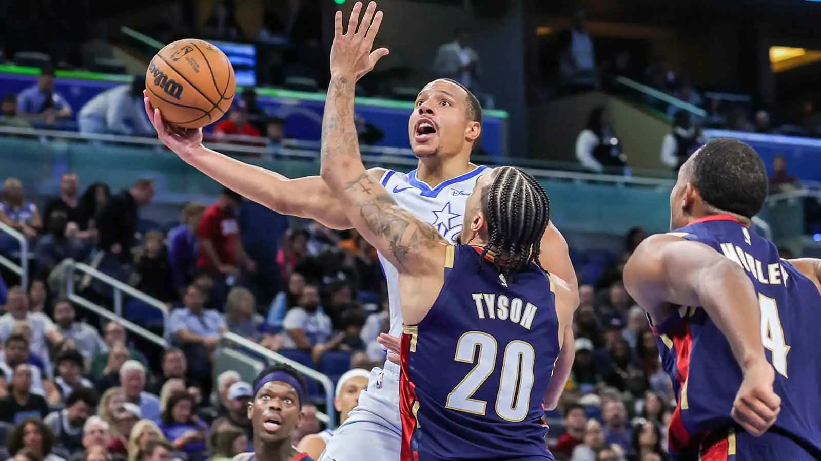 Desmond Benn passes Tracy McGrady in win against Cavs