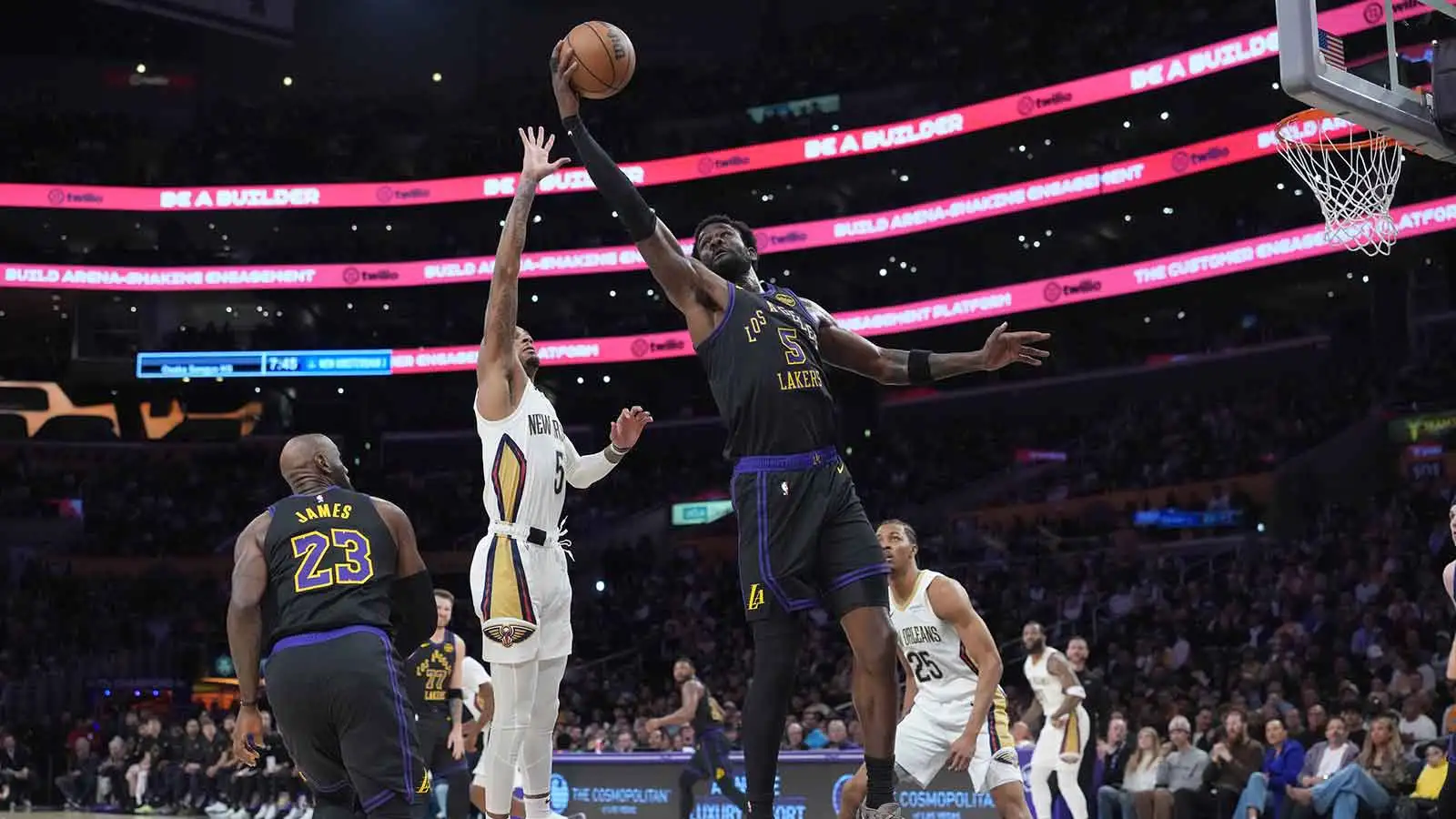 JJ Redick ‘relentlessly’ challenges Deandre Ayton amid growing criticism