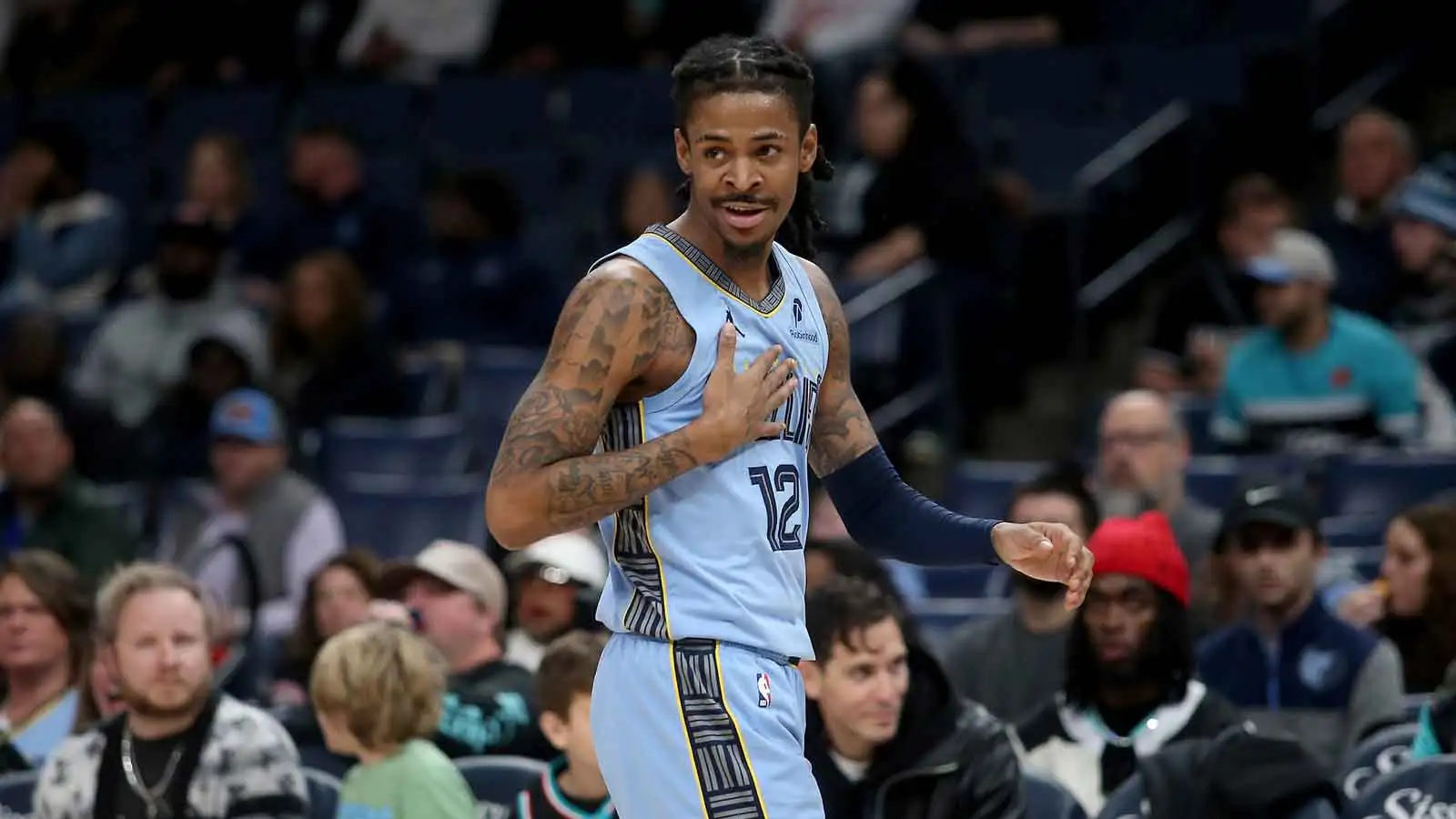 泰姬·吉布森 (Taj Gibson) 与德里克·罗斯 (Derrick Rose) 比较捍卫贾·莫兰特 (Ja Morant)