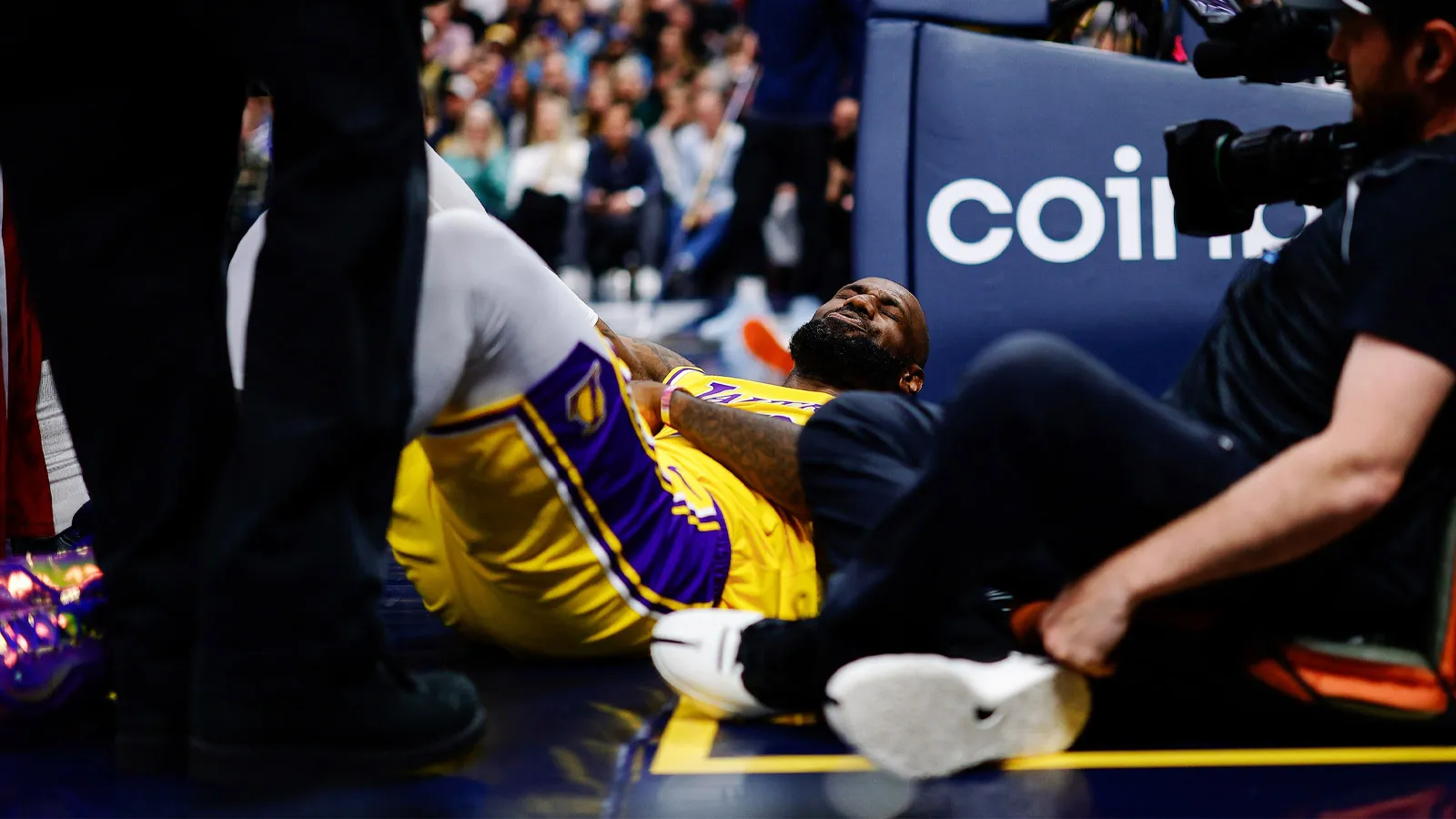 LeBron James out vs. Pacers in latest elbow injury update