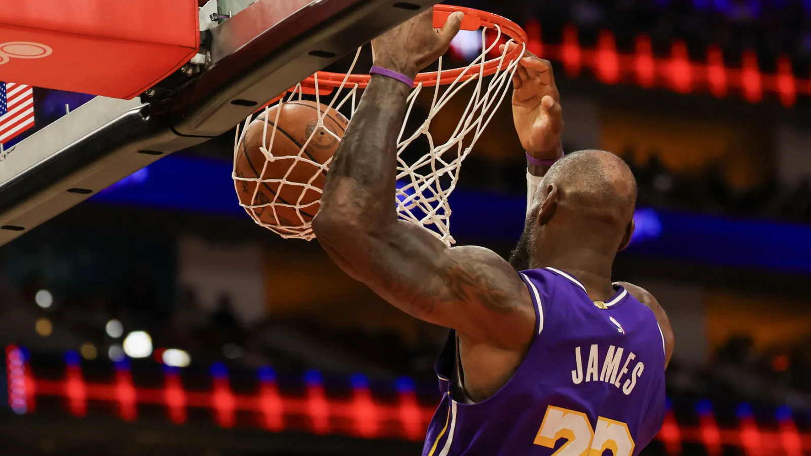 LeBron James says he’s feeling tired after win against Rockets