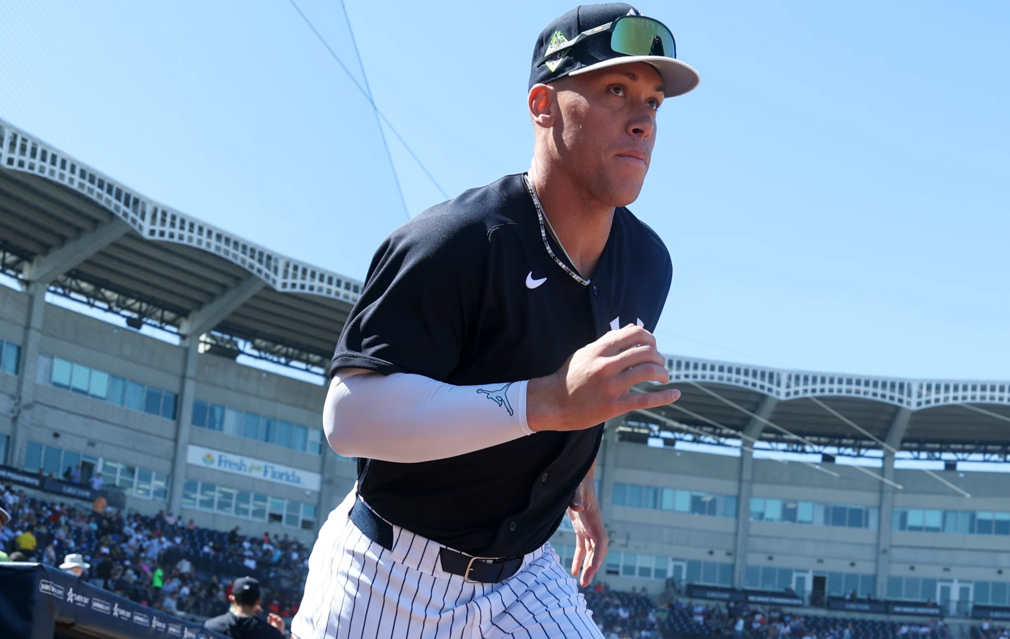 WBC 鼓舞人心的演讲视频疯传后，纽约洋基队球星亚伦·贾吉 (Aaron Judge) 被拖上 X