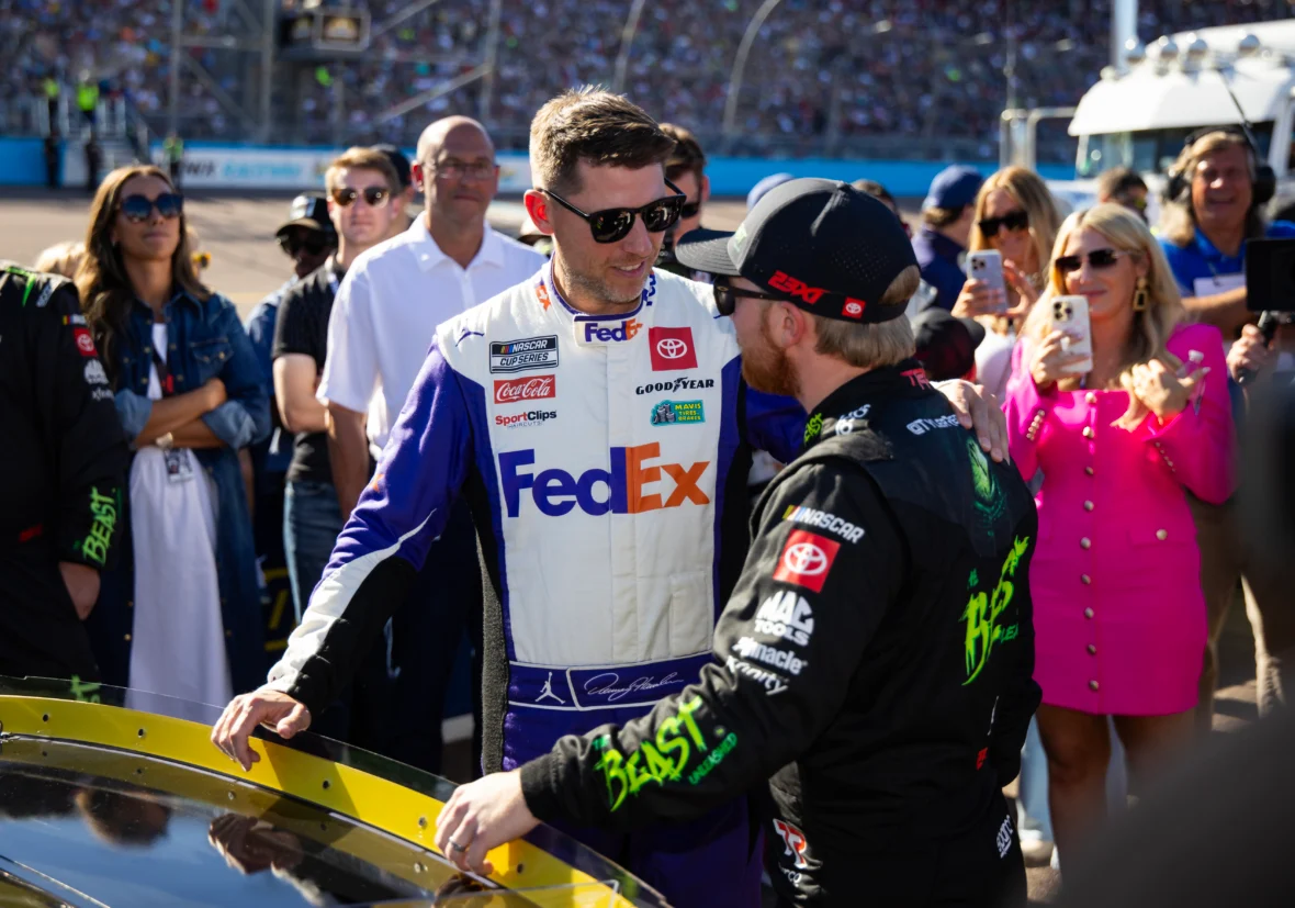 丹尼·哈姆林 (Denny Hamlin) 在合約年與 23XI Racing 談論泰勒·雷迪克 (Tyler Reddick) 的未來