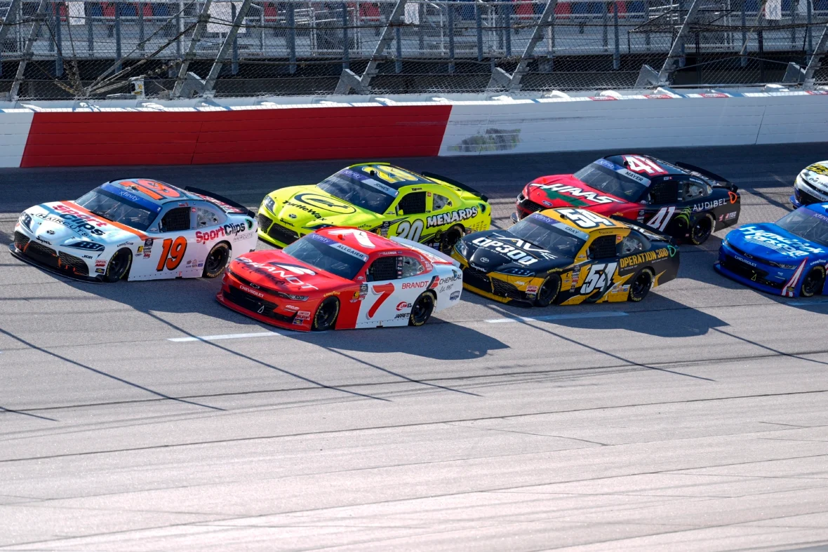 Sport Clips haircuts help VFW Hero 200 qualifying results