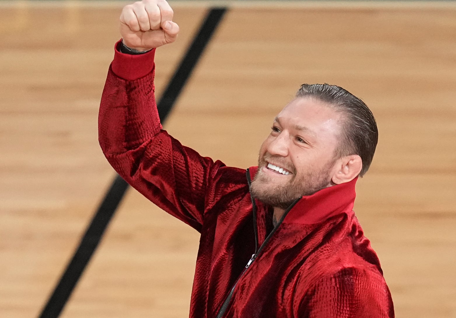 康納麥格雷戈在被淘汰後參加 UFC 白宮卡