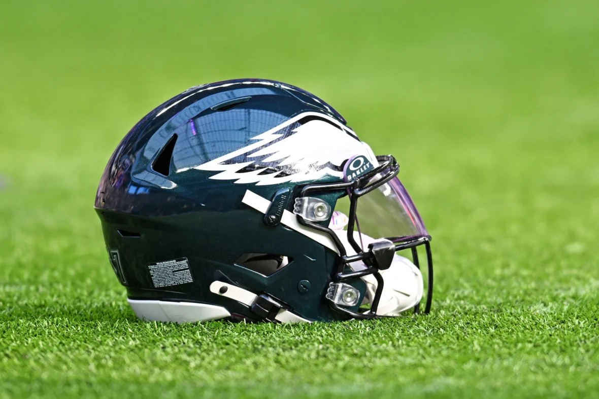 NFL 内部人士透露费城老鹰队 QB 的潜在交易成本