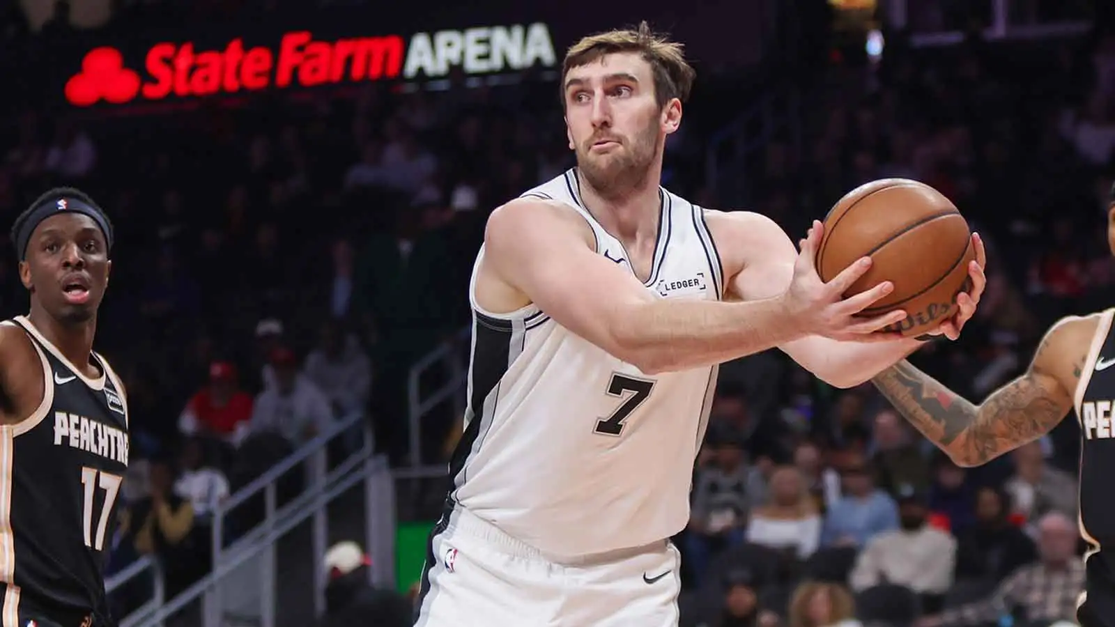 马刺队老将卢克·科内特对老鹰队的不满如何增加了 NBA 的担忧