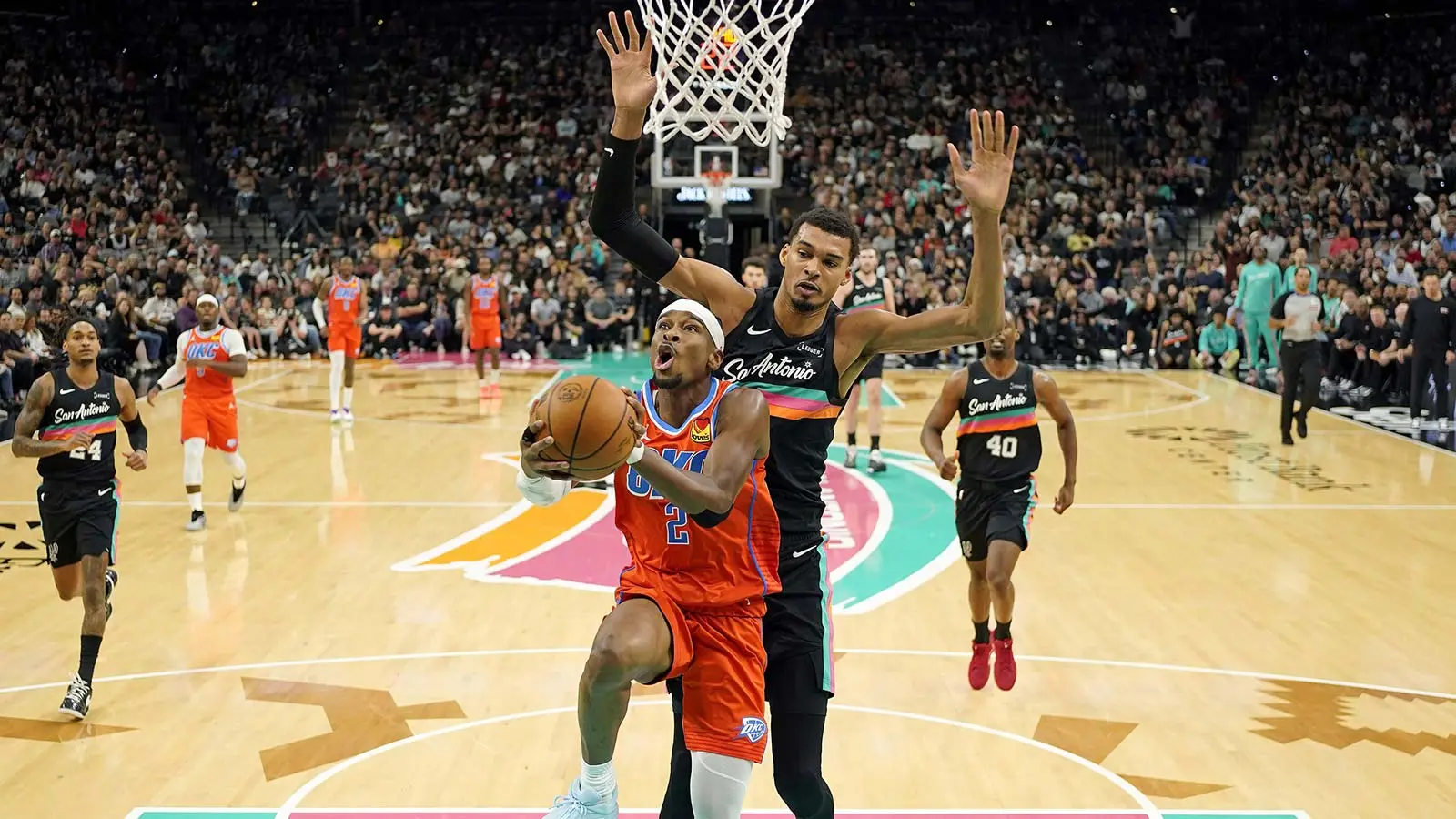 比爾·西蒙斯在激烈的 MVP 爭奪中插上了自己的旗幟