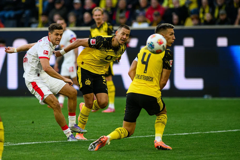 Aston Villa and Manchester United launch contacts for Bundesliga star – transfer wheels in motion