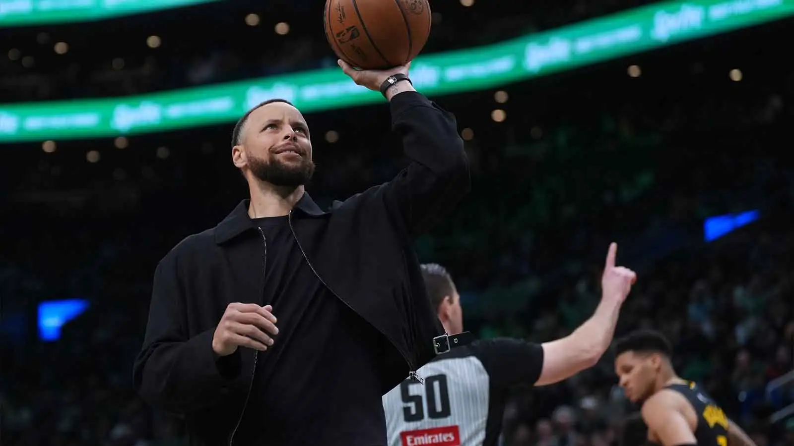 Fan asked to leave game after unexpected Stephen Curry incident