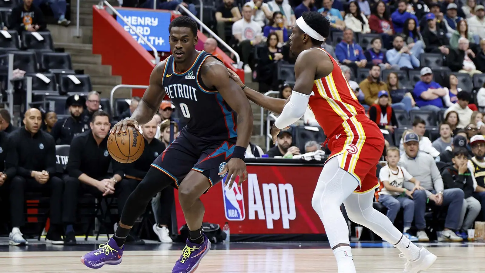 Watch Detroit miss 2 buzzer-beaters in OT thriller vs. Hawks