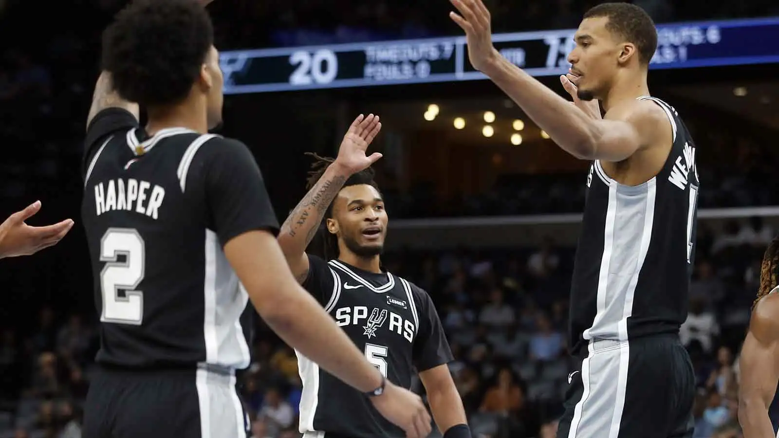 Watch the bench’s hilarious reaction to Victor Wembanyama’s dunk
