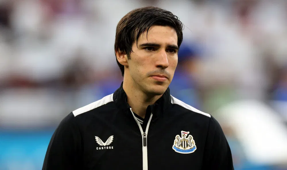 ‘Signal from England’ – Newcastle star’s agent boosts transfer as Arsenal and Manchester United circle
