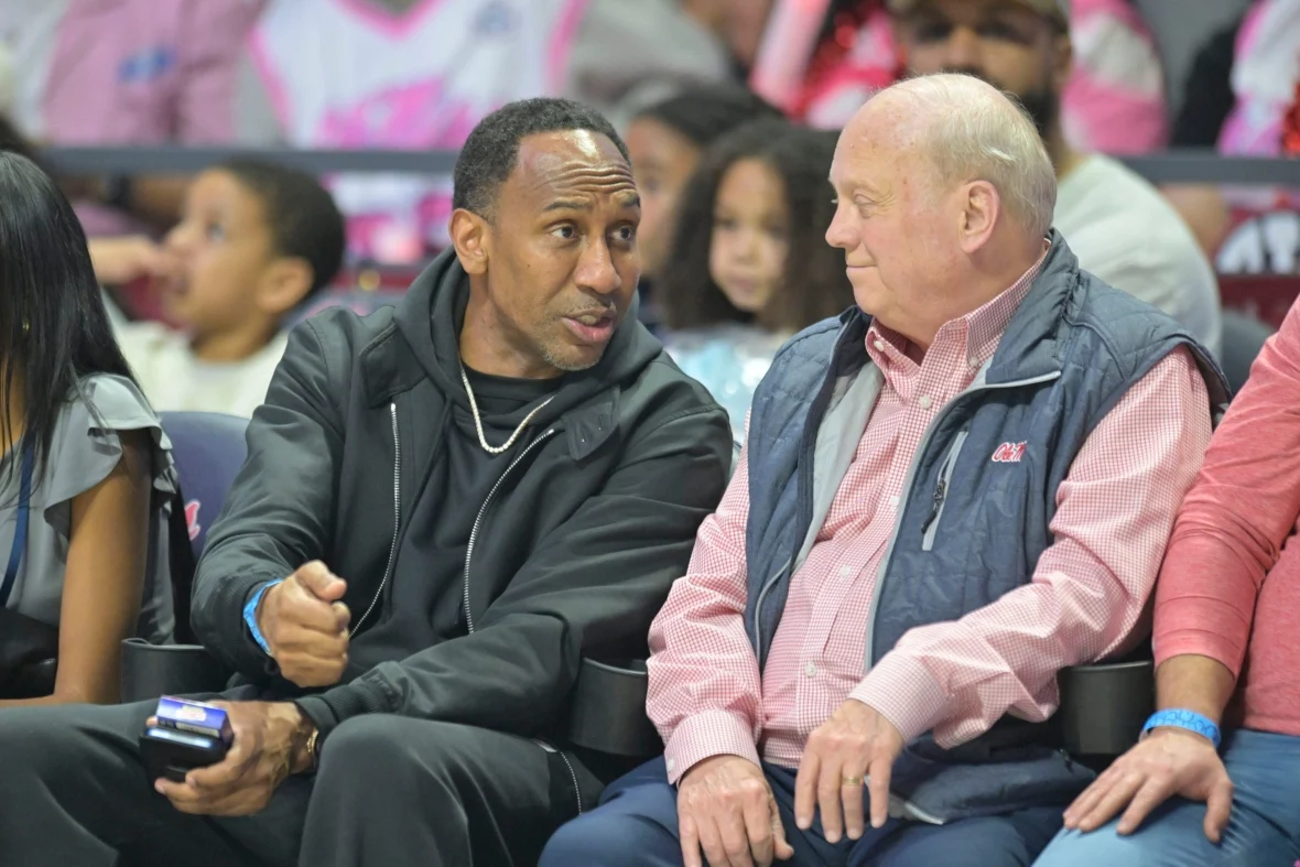 史蒂芬·A·史密斯 (Stephen A. Smith) 对涉嫌策划他在 ESPN 垮台的敌人发起猛烈咆哮