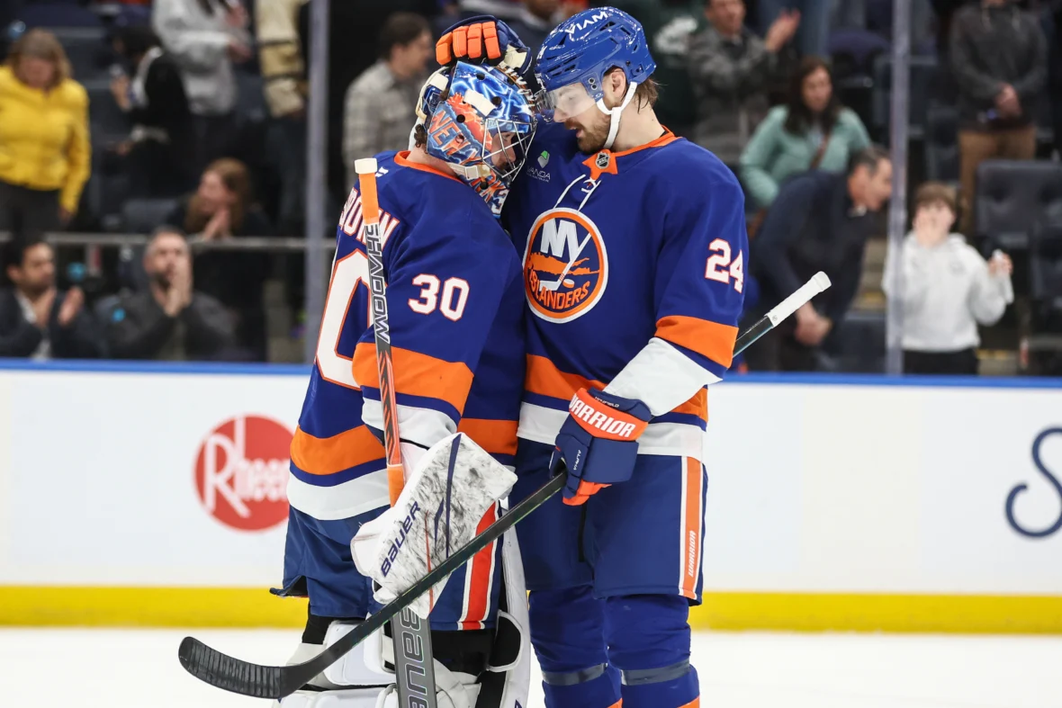 Islanders get DeBoer bump, stop Maple Leafs