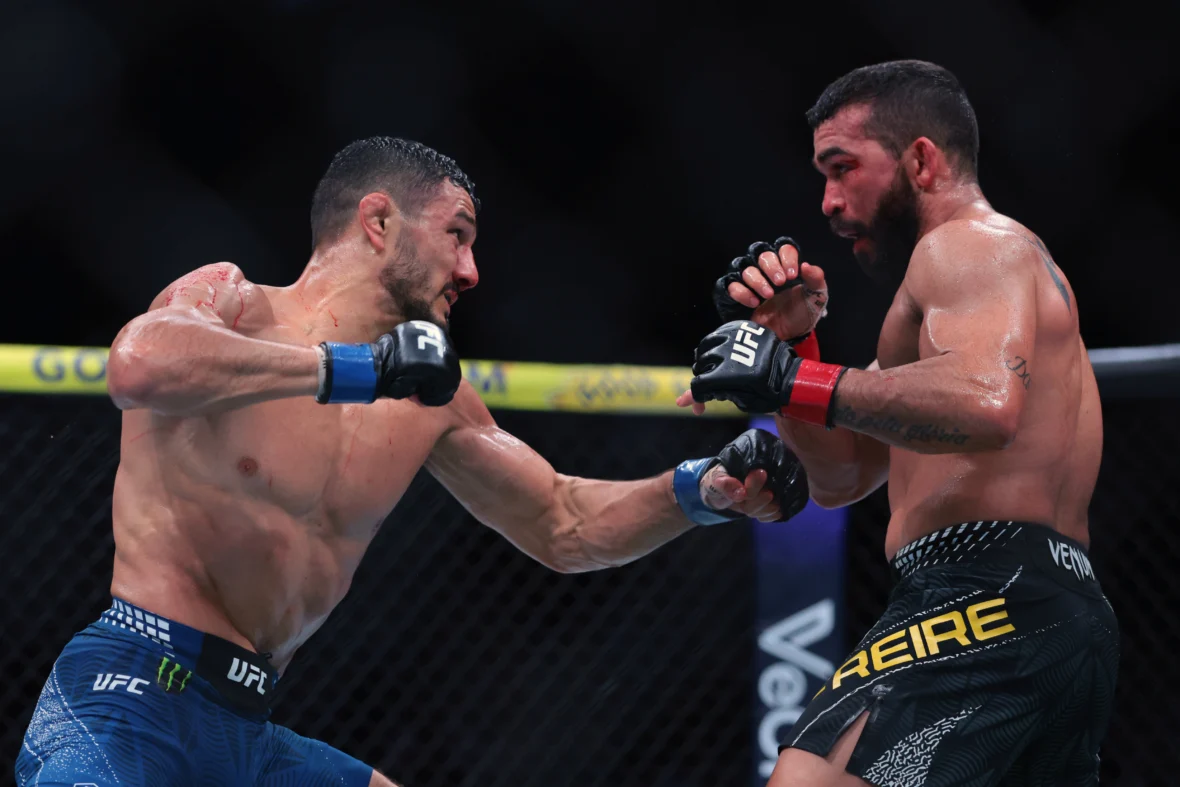 亚伦·皮科 (Aaron Pico) 赢得 UFC 327 胜利后，丹尼尔·科米尔 (Daniel Cormier) 对羽量级组发出警告