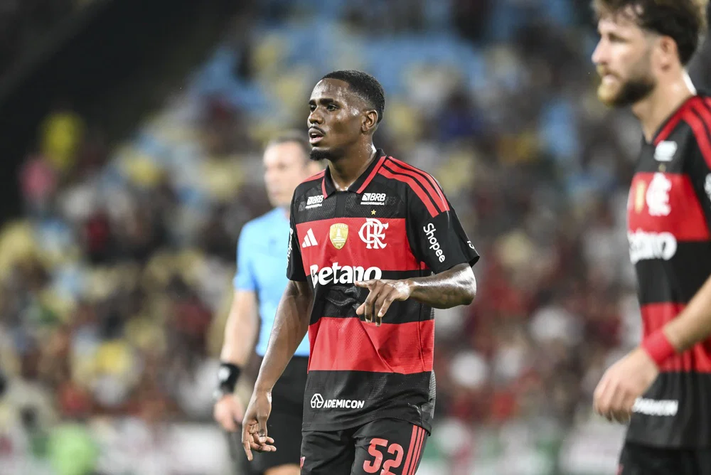 Everton Araujo: Newcastle United look to sign combative midfielder