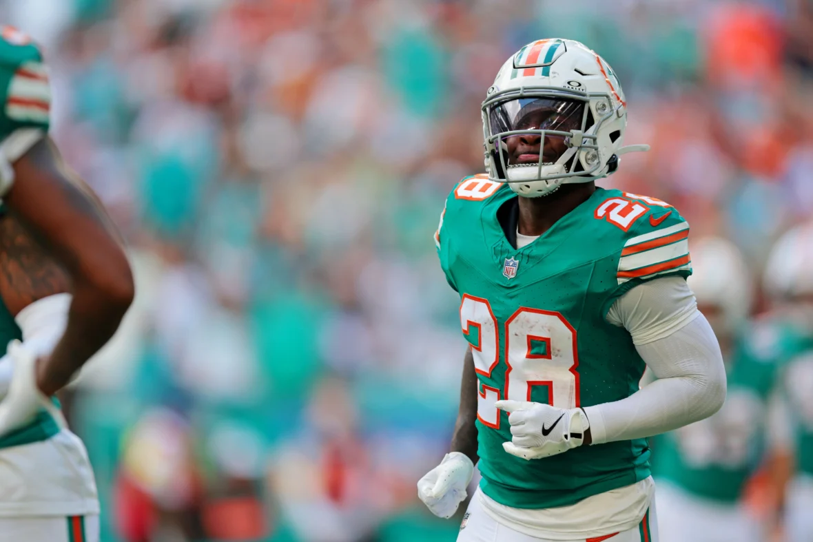 Dolphins GM gives major update on D’Von Achen trade rumors: Is a move on the horizon?