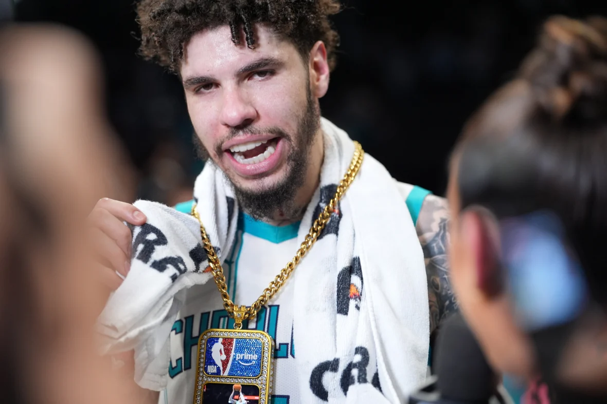 2026 年 NBA 入围赛第一晚的胜者和败者，包括新反派拉梅洛·鲍尔