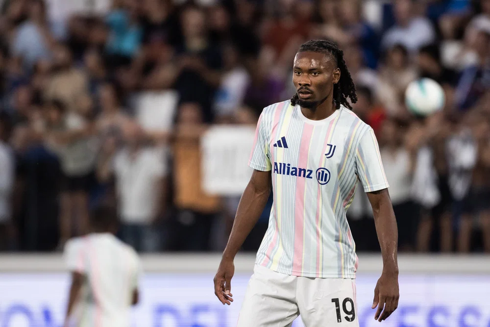 Aston Villa have agent-connections to sign the midfielder – Villa should not give up
