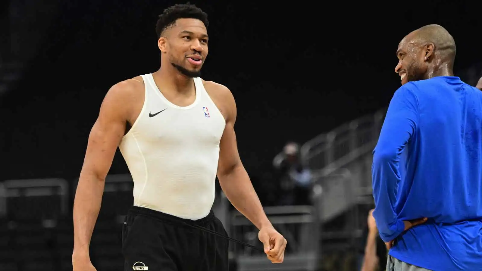 揚尼斯·阿德托昆博在弟弟亞歷克斯首次亮相 NBA 後開起了玩笑
