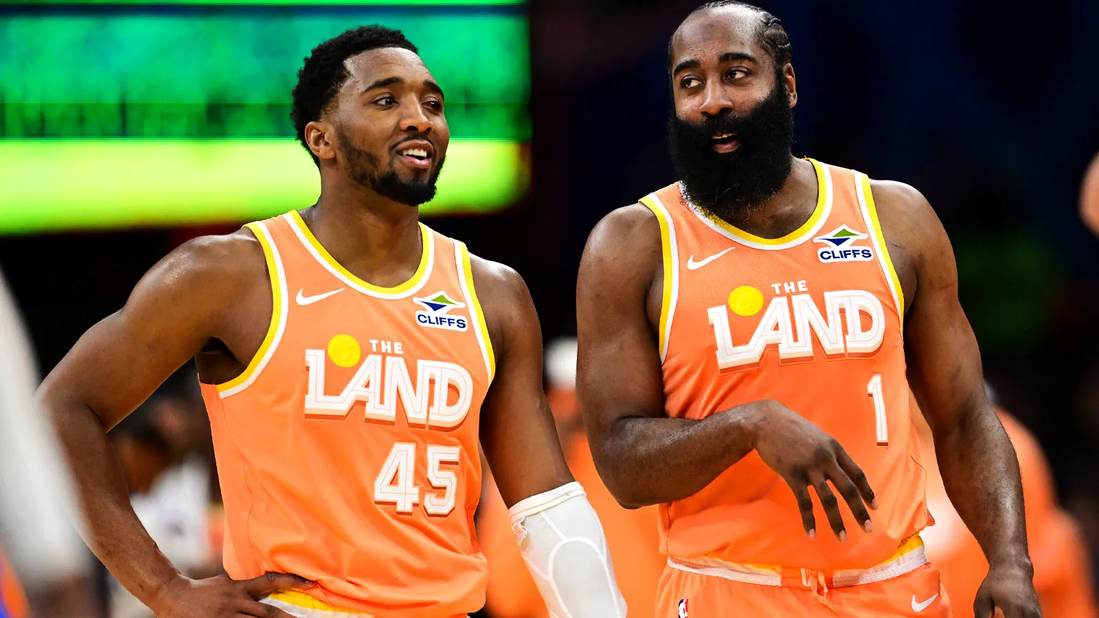 詹姆斯哈登與多諾萬米切爾的第一場比賽讓球迷夢想著 NBA 總決賽