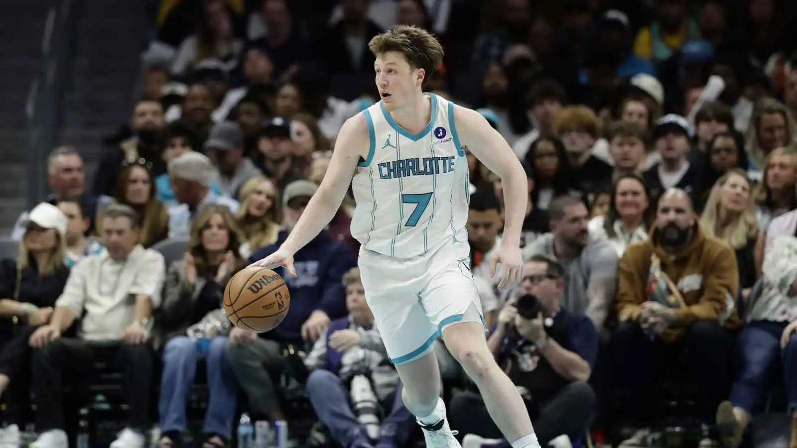 康·克努佩爾 (Kon Knueppel) 打破與肯巴·沃克 (Kemba Walker) 並列的新三分紀錄