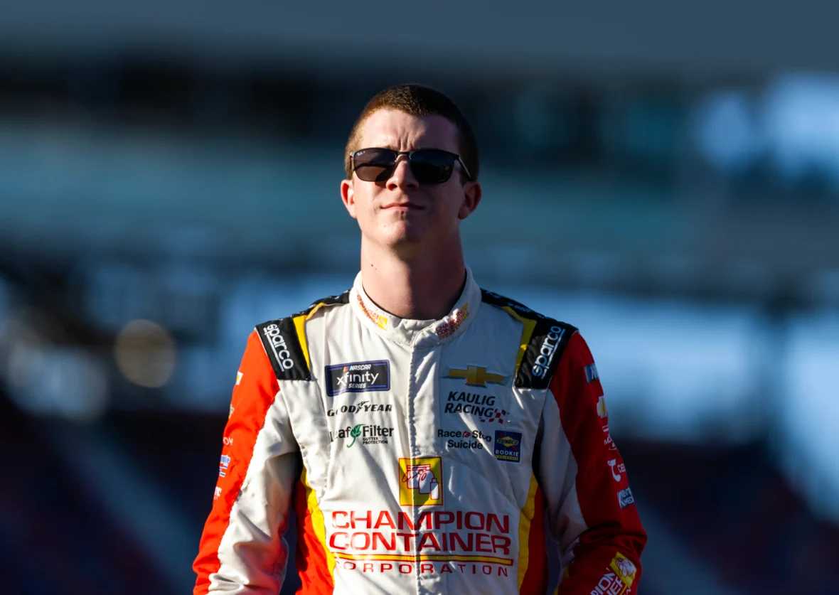 备受争议的 NASCAR 车手手杯系列赛与现场快速赛车运动