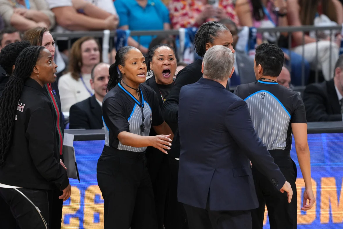 ESPN 评论员将吉诺·奥瑞玛 (Geno Auriemma) 斥为“极度缺乏安全感的恶霸”