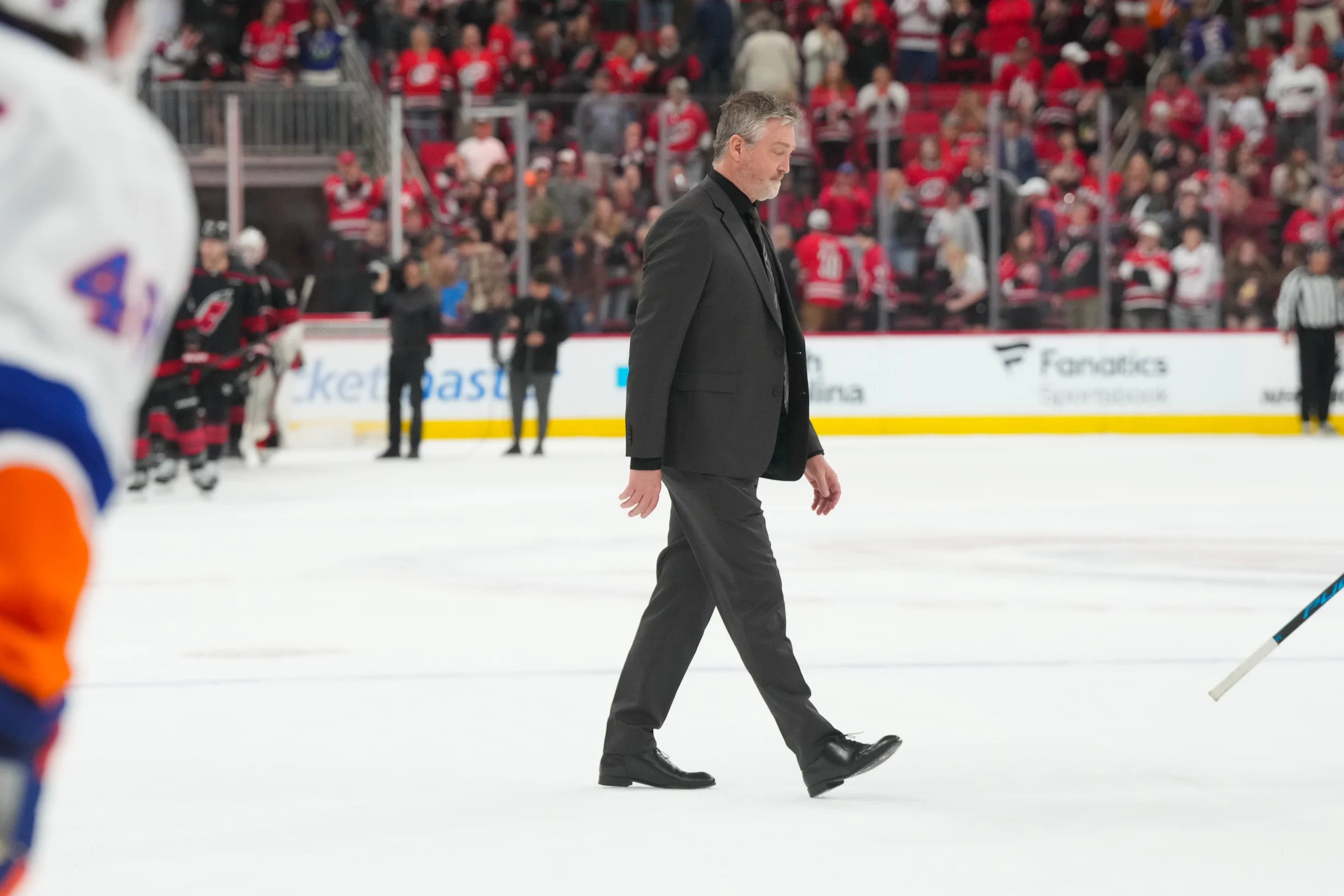 Islanders GM Darche explains decision to replace Roy with DeBoer