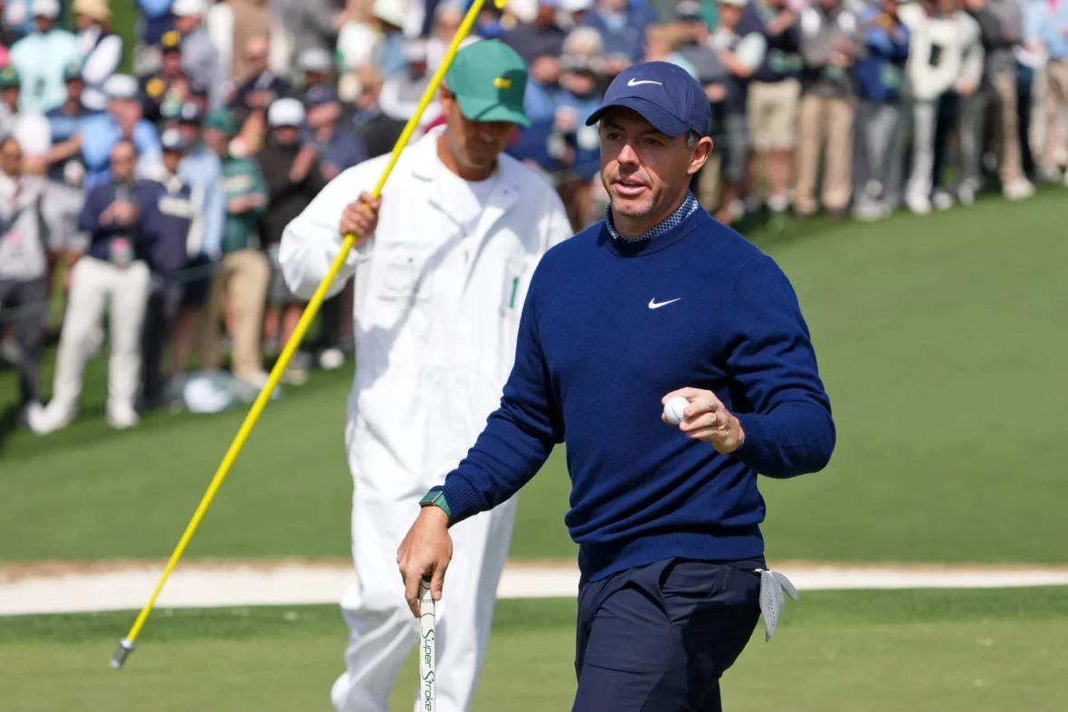 Who is leading after Round 1?