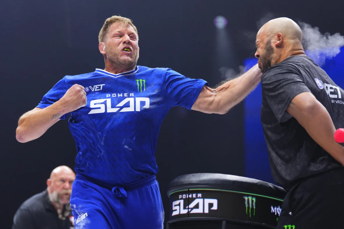 前 WWE 世界冠军以淘汰赛方式赢得 Power Slap 首秀