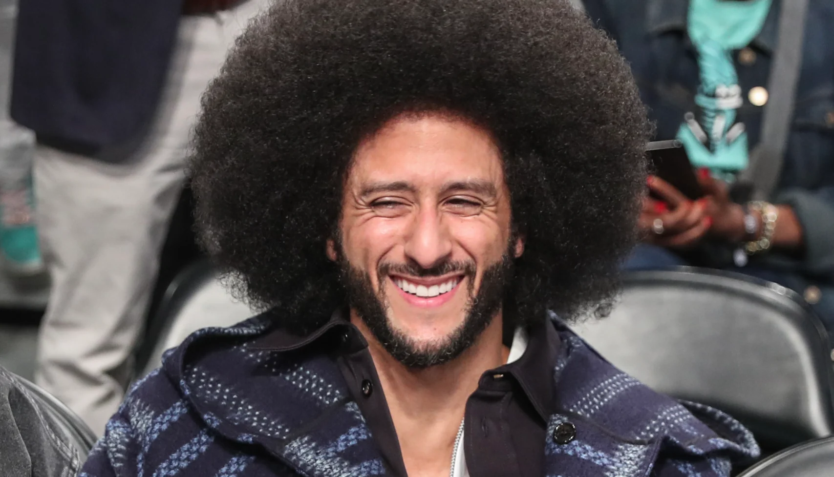 科林·卡佩尼克 (Colin Kaepernick) 期待已久的回憶錄將於 2026 年 9 月發售