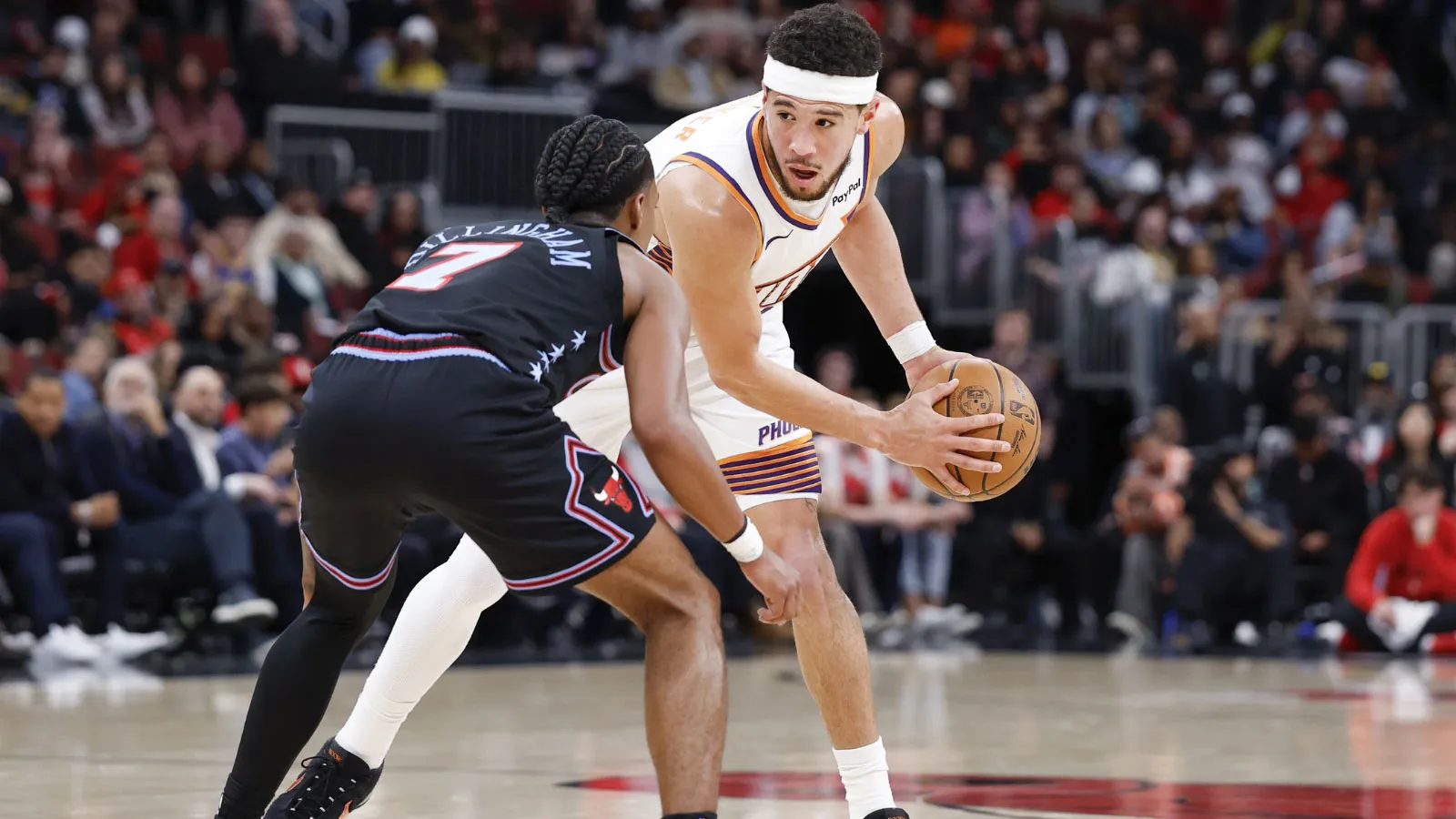 扎克·洛表示很多人沒有意識到德文·布克沒有入選NBA最佳陣容的資格