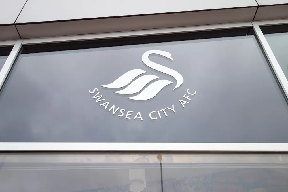 Swansea City submit €2.3 million bid – ahead of Aston Villa and Manchester United move