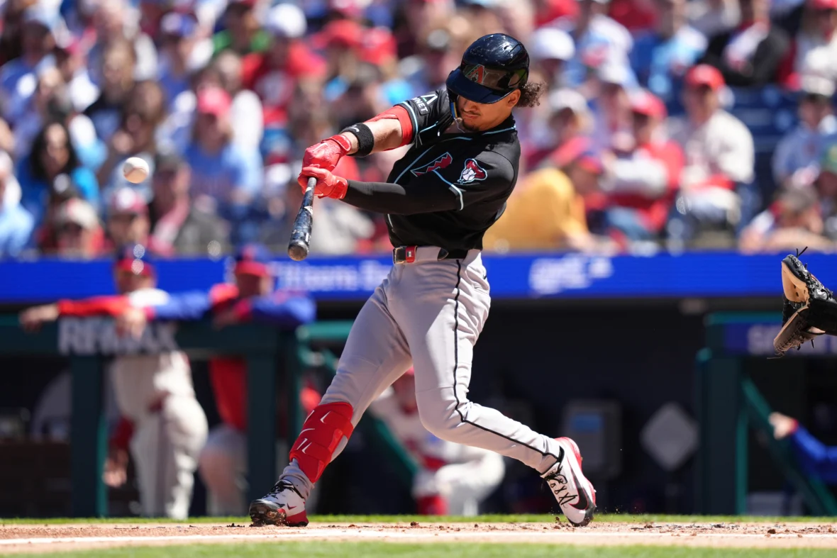 Dodgers gain outfield depth in trade with division rival